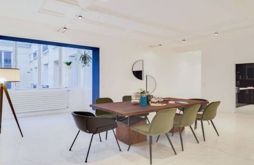 Champs-Elysees Apartamento | 230m2 next to the prestigious Ave Montaigne-the French fashion tree lined Blvd