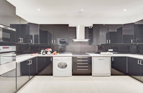 Champs-Elysees Apartamento | 230m2 next to the prestigious Ave Montaigne-the French fashion tree lined Blvd