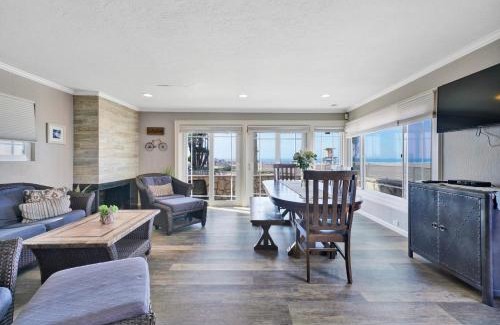 West Newport Casa | 2314 W Oceanfront A
