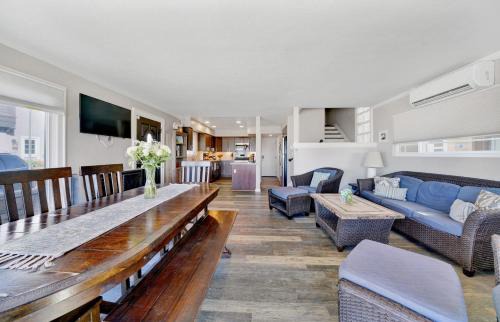 West Newport Casa | 2314 W Oceanfront A