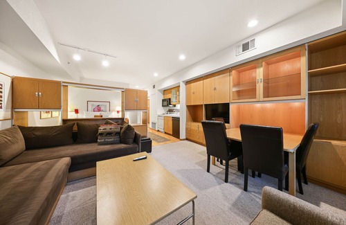 Olympic Valley Condominio | 234 | Timeless Studio – Spas, Pool & Room to Chill