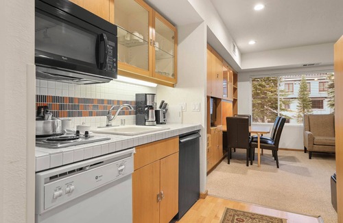 Olympic Valley Condominio | 234 | Timeless Studio – Spas, Pool & Room to Chill