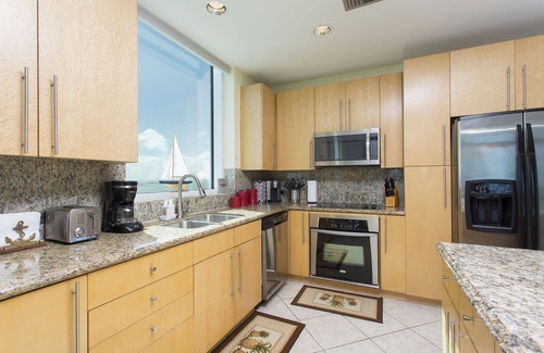 South Padre Island Complejo | 23rd floor Ocean view three bedroom condo at the Sapphire Resort!