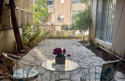 Zouk Mosbeh Apartamento | ⚡️24/7⚡️ Romantic Loft with Private Garden and Terrace