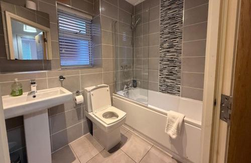 Birmingham City Centre Apartamento | 24-7 Secured City Centre Apartments with Free Underground Parking and WiFi