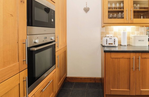 Bryn-crug Cabaña | 24 DOLITHEL, family friendly, character holiday cottage in Tywyn