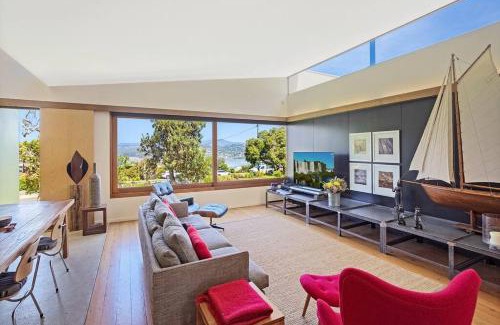 Merimbula Casa | 24 Hill Street- Unique 2 bedroom pet friendly home