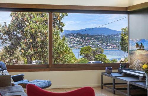 Merimbula Casa | 24 Hill Street- Unique 2 bedroom pet friendly home