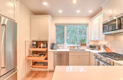 Asheville Casa | Nueva y contemporánea casa adosada en South Slope con elevador privado y terraza en la azotea