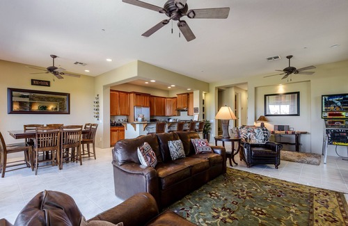 Troon North Villa | ¡Casa de lujo de 2450 pies cuadrados con campo de golf y vistas a la montaña!