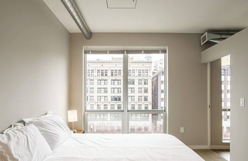 Washington Apartamento | 246 Park Ave · Downtown Luxurious Style | FREE Structure Parking!