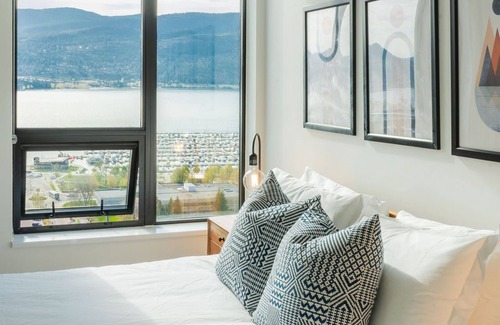 Downtown Kelowna Apartamento | 24th Floor Panoramic Penthouse in DT Kelowna With Amazing Views; Huge, Brand-new