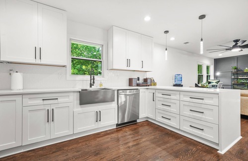 Church Street Casa | 25+ Couples & Families 2 BD 1BA Near Mercedes Benz Stadium, Hartsfield-Jackson