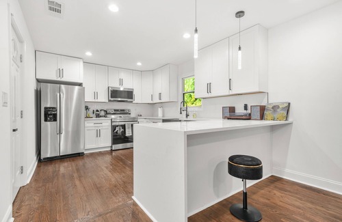Church Street Casa | 25+ Couples & Families 2 BD 1BA Near Mercedes Benz Stadium, Hartsfield-Jackson