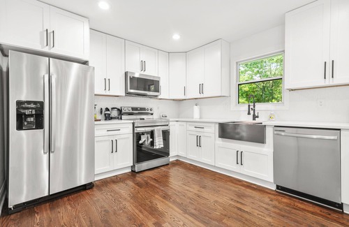 Church Street Casa | 25+ Couples & Families 2 BD 1BA Near Mercedes Benz Stadium, Hartsfield-Jackson