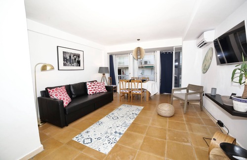 Playa de Gandia Apartamento | A 25 mts.de la playa! Wi-Fi. Recién reformado. A/A (frío y calor)