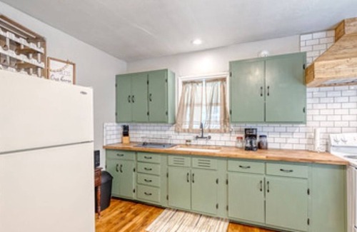 Uvalde Casa | 25 min to concan! Newly remodeled farmhouse in downtown Uvalde.