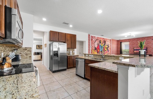 Bellavida Complejo | 25 Minutes from Disney & Universal, Private Pool, Game Room and Themed Rooms!