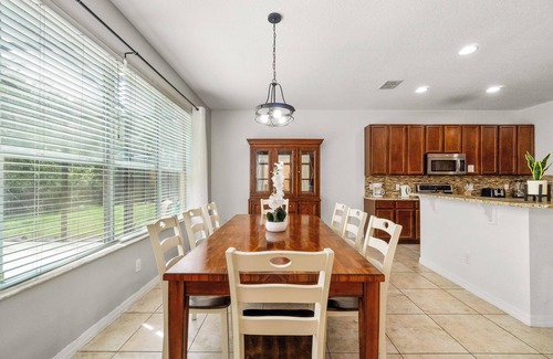 Bellavida Complejo | 25 Minutes from Disney & Universal, Private Pool, Game Room and Themed Rooms!