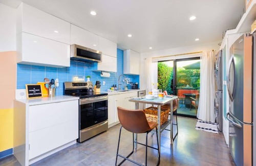 Palm Springs Apartamento | Gorgeous, Safe Community, W/Pickleball, Pool, Spa