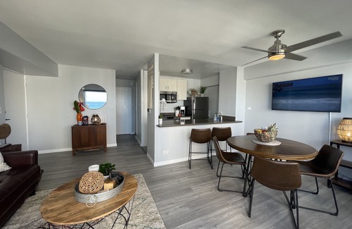 Waikiki Condominio | 25% Off Monthly Stays! Top-Floor Waikiki Retreat -Ocean Views + Parking