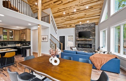 Massanutten Chalet De Esquí | 25% Off ~ Mountain Retreat Haven~Hot Tub~Game Room