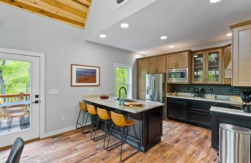 Massanutten Chalet De Esquí | 25% Off ~ Mountain Retreat Haven~Hot Tub~Game Room