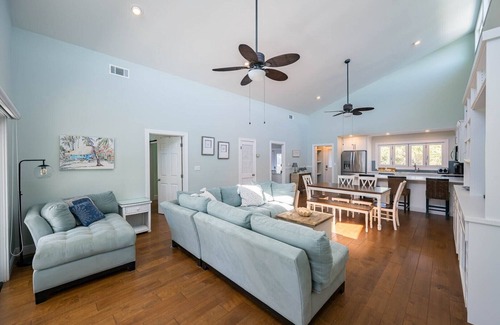 Gulf Trace Casa | 25% SALE Thru FALL~New Listing~"Gindarra"~Gulf Trace~Heated Pool~Beach Gear~Park
