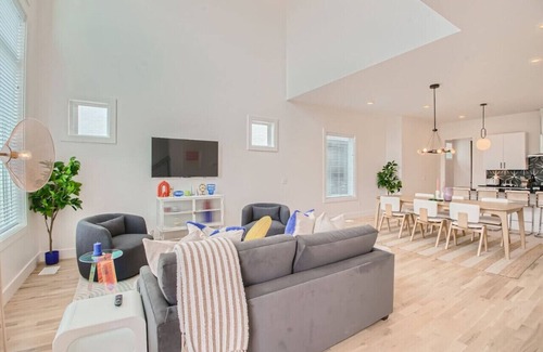 Berry Hill Casa | 25- Trendy Modern Home- The Music City Collection