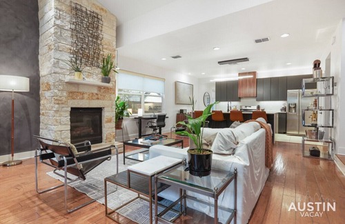 Holly Apartamento | Stylish Retreat + Outdoor Oasis in Heart of Austin