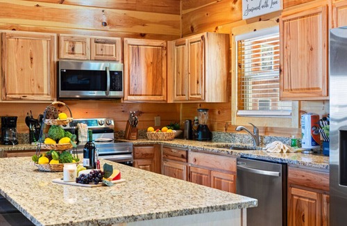 Sevierville Apartamento | Skyview Serenity by Ghosal Luxury Lodging