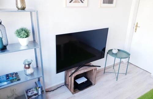 Elmshorn Apartamento | 25mn to HH-2BR Kitchen&Netflix