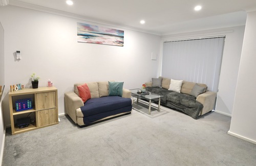 Mirrabooka Casa | 26 Simple Family Home Mirrabooka sleeps 5