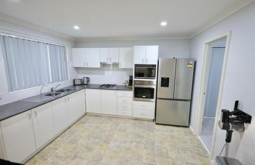 Mirrabooka Casa | 26 Simple Family Home Mirrabooka Sleeps 5
