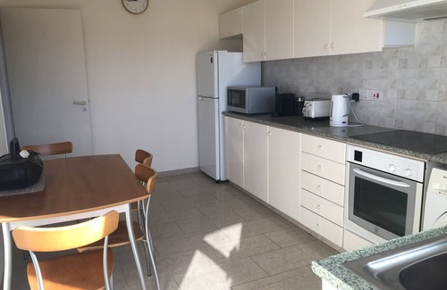 Paphos Apartamento | FABULOSAS VISTAS, WIFI, ÁTICO DE DOS DORMITORIOS! GRAN BALCON, VISTAS AL SOL