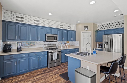 North Las Vegas Casa | 2700sqft/Heated Pool, Hot Tub. 15min to Strip!
