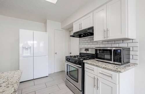 Spring Branch Central Casa | 2710 Y1 cozy near IKEA Downtown Zoo
