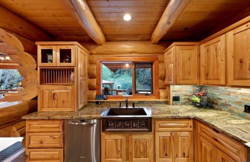 El Cajon Cabina | 275B) Charming Getaway with Hot tub!
