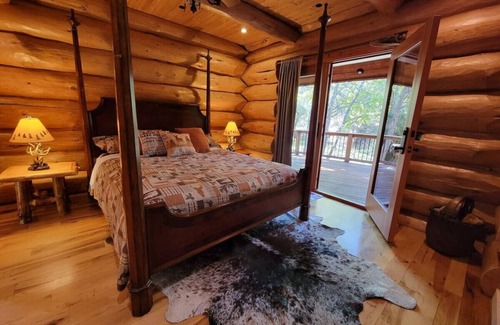 El Cajon Cabina | 275B) Charming Getaway with Hot tub!