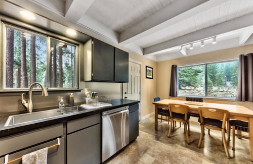 Christmas Valley Chalet De Esquí | 2782B River Chalet - River Front Chalet, quiet location.