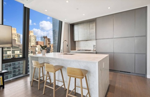 Central Park South Condominio | 27th Floor Luxury Condo in the Lincoln Center area of charming UWS