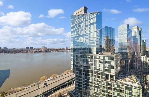 Central Park South Condominio | 27th Floor Luxury Condo in the Lincoln Center area of charming UWS