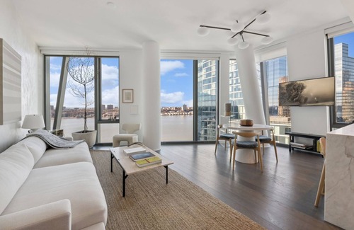 Central Park South Condominio | 27th Floor Luxury Condo in the Lincoln Center area of charming UWS