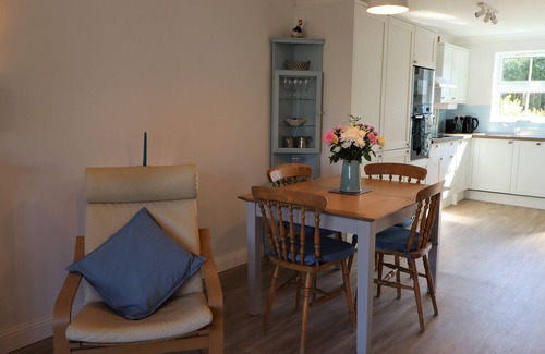 East Cowes Casa | 28 Anchorage Way - a house that sleeps 4 guests in 2 bedrooms