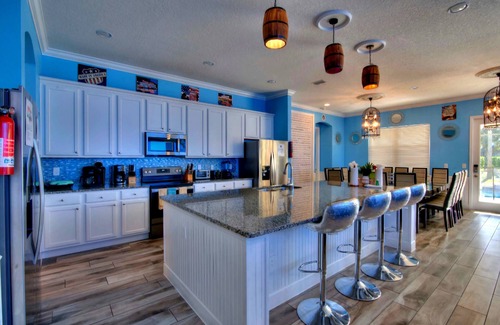 Loughman Casa | 28 Bedrooms, America & Music Bowling Mansions, SIDE BY SIDE, Sleep 80
