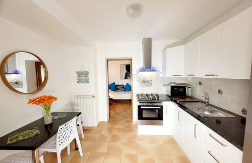 Le Brusc Casa | 28 m2 gîte, 400 m from the beach, swimming pool and terrace