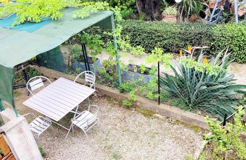 Le Brusc Casa | 28 m2 gîte, 400 m from the beach, swimming pool and terrace