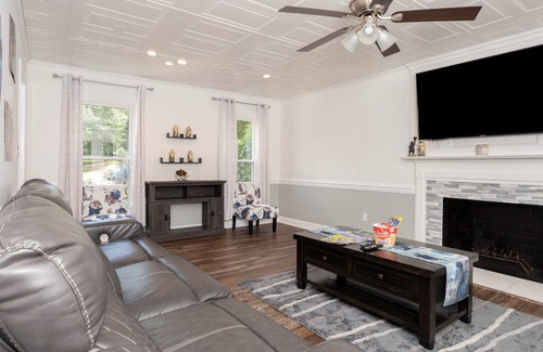 Kernersville Casa | Venga a relajarse en esta casa limpia y acogedora