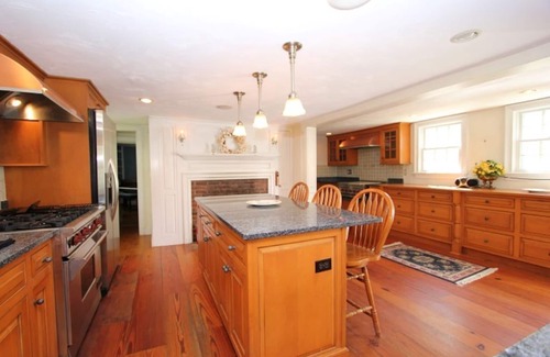 Barnstable Casa | 2828 Main Street - Antique Charm: 5BR Historic Home, Modern Amenities