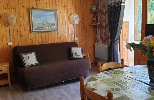 Saint-Jean-dʼAulps Apartamento | ¡Estudio de 28m² en el centro con piscina y balcón!